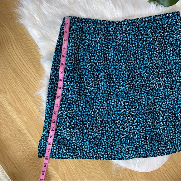 🌈 3/$25 Reitmans Blue Floral Skort Size 9 - Picture 4 of 7